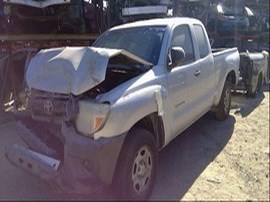 2013 TOYOTA TACOMA SILVER EXTD CAB 2.7L AT 2WD.  Z24864